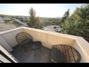 Maisons de vacances Villa Milka - heated pool: H(12) Sveti Filip i Jakov - Riviera de Biograd  - Croatie  - H(12): balcon