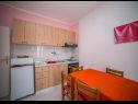 Appartements Desa - sea view : A2(2), A1(4+1) Bol - Île de Brac  - Appartement - A1(4+1): cuisine salle à manger