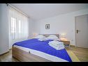 Appartements Nedjeljka - 200 m from beach: A1(4) Postira - Île de Brac  - Appartement - A1(4): chambre &agrave; coucher