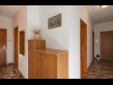 Appartements Josip - Apartment with Panoramic Sea view: A1(5) Postira - Île de Brac  - Appartement - A1(5): couloir