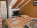 Appartements Damir - 80 m from beach: A1(4), A2(2+2) Postira - Île de Brac  - Appartement - A2(2+2): chambre &agrave; coucher