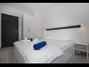 Appartements Jakov - modern and cosy with pool: B2(4), B3(5) Postira - Île de Brac  - Appartement - B2(4): chambre &agrave; coucher
