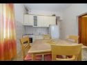 Appartements Brane - Economy Apartments: A1(4), A2(2) Postira - Île de Brac  - Appartement - A2(2): cuisine salle à manger