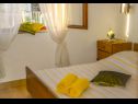 Appartements Rajko - 40 m from beach: A1(4+1), A2(4+1), A3(2+2) Povlja - Île de Brac  - Appartement - A3(2+2): chambre &agrave; coucher