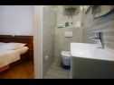 Appartements Neda - perfect location & free parking: A1(6), A2(4+1), A3(4+1) Splitska - Île de Brac  - Appartement - A1(6): salle de bain W-C