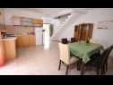Appartements Neda - perfect location & free parking: A1(6), A2(4+1), A3(4+1) Splitska - Île de Brac  - Appartement - A3(4+1): cuisine salle à manger