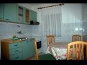 Appartements DeMar - 70m from sea: A1-crveni(4), A2-zeleni(3), A3-plavi(3) Splitska - Île de Brac  - Appartement - A3-plavi(3): cuisine salle à manger