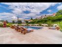 Maisons de vacances Villa Gold - private pool & grill: H(12+4) Splitska - Île de Brac  - Croatie  - terrasse de jardin