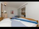 Appartements Vlado - cosy & afordable: SA1(2), A2(3), A3(5) Supetar - Île de Brac  - Appartement - A2(3): chambre &agrave; coucher