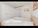 Appartements Vlado - cosy & afordable: SA1(2), A2(3), A3(5) Supetar - Île de Brac  - Appartement - A3(5): chambre &agrave; coucher