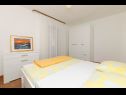 Appartements Vlado - cosy & afordable: SA1(2), A2(3), A3(5) Supetar - Île de Brac  - Appartement - A3(5): chambre &agrave; coucher