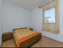Appartements Silvana - economy apartments : A1(4), A3(2+1), A2(2) Supetar - Île de Brac  - Appartement - A3(2+1): chambre &agrave; coucher