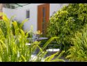 Appartements Stone garden - cosy and comfy : A1(4), A2(2) Supetar - Île de Brac  - terrasse de jardin
