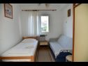 Appartements Val - 300 m to the beach: SA1 (2+1), A2(5+2) Supetar - Île de Brac  - Appartement - A2(5+2): chambre &agrave; coucher