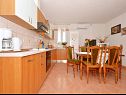 Appartements Aurelija - 20 m from beach: A1(4+2), A2(4), A3(2+2) Arbanija - Île de Ciovo  - Appartement - A1(4+2): cuisine salle à manger