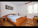 Appartements Žana - close to beach: A1(5+1) Veliki, A2(3) Mali Arbanija - Île de Ciovo  - Appartement - A1(5+1) Veliki: chambre &agrave; coucher