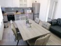Appartements Lilac - 100m from pebble beach : A1(7) Arbanija - Île de Ciovo  - Appartement - A1(7): cuisine salle à manger