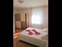 Appartements Lilac - 100m from pebble beach : A1(7) Arbanija - Île de Ciovo  - Appartement - A1(7): chambre &agrave; coucher