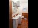 Appartements Ivica - 150 m from sea: A1(7), A2(4) Mastrinka - Île de Ciovo  - Appartement - A1(7): salle de bain W-C