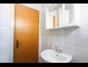 Appartements Sima - 100m from beach: A1(4+1), A2(2+2), A3(4+2), A4 (2+2) Mastrinka - Île de Ciovo  - Appartement - A1(4+1): salle de bain W-C