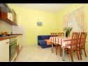 Appartements Sima - 100m from beach: A1(4+1), A2(2+2), A3(4+2), A4 (2+2) Mastrinka - Île de Ciovo  - Appartement - A3(4+2): cuisine salle à manger