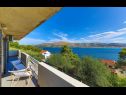 Maisons de vacances Jelka - 50 m from beach: H(10+2) Okrug Donji - Île de Ciovo  - Croatie  - terrasse