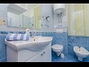 Appartements Ljuba - nice garden: A2(4+1) Plavi, A4(8+1), A1(2+2) Okrug Gornji - Île de Ciovo  - Appartement - A4(8+1): salle de bain W-C