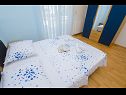 Appartements Ljuba - nice garden: A2(4+1) Plavi, A4(8+1), A1(2+2) Okrug Gornji - Île de Ciovo  - Appartement - A2(4+1) Plavi: chambre &agrave; coucher