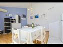 Appartements Ljuba - nice garden: A2(4+1) Plavi, A4(8+1), A1(2+2) Okrug Gornji - Île de Ciovo  - Appartement - A2(4+1) Plavi: cuisine salle à manger
