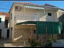 Appartements Marija - parking: A1(2+2) Okrug Gornji - Île de Ciovo  - maison