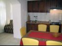 Appartements Doria - 20m from beach: A1 Grego(4), A3 Doric(4), A4 Teuta(2+2) Okrug Gornji - Île de Ciovo  - Appartement - A1 Grego(4): cuisine salle à manger