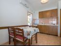Appartements Dane - 30m from the sea: A1(4+1), A2(4+1), A3(3+2), A4(2+3) Okrug Gornji - Île de Ciovo  - Appartement - A2(4+1): cuisine salle à manger