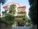 Appartements Biserka - 50 m from beach : A1(2+1), A2(2+1), A3(2+1), A4(6), A5(4), A6(4) Okrug Gornji - Île de Ciovo  - maison