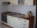 Appartements Biserka - 50 m from beach : A1(2+1), A2(2+1), A3(2+1), A4(6), A5(4), A6(4) Okrug Gornji - Île de Ciovo  - Appartement - A5(4): cuisine