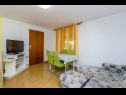 Appartements Ljuba - nice garden: A2(4+1) Plavi, A4(8+1), A1(2+2) Okrug Gornji - Île de Ciovo  - Appartement - A1(2+2): séjour