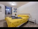 Appartements Mario - 50 m from sea : A1(2+2) Novi Vinodolski - Riviera de Crikvenica  - Appartement - A1(2+2): chambre &agrave; coucher