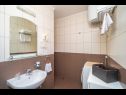 Appartements Pavo - comfortable with parking space: A1(2+3), SA2(2+1), A3(2+2), SA4(2+1), A6(2+3) Cavtat - Riviera de Dubrovnik  - Appartement - A1(2+3): salle de bain W-C
