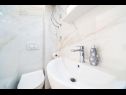 Appartements et chambres Bari - 10 km from airport: A1(2), A2(2), R2(2), R3(2), R4(2) Kupari - Riviera de Dubrovnik  - Chambre - R3(2): salle de bain W-C