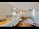Maisons de vacances Klo - with pool : H(8) Valtura - Istrie  - Croatie  - H(8): salle de bain W-C
