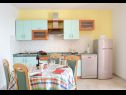 Appartements Zak - 30m from beach; A1(4+2) Maks, A2(2+2) Mia, A3(2+2) Franka, A4(4+1) Marko, A5(2+2) Iva Baie Karbuni (Blato) - Île de Korcula  - Croatie  - Appartement - A2(2+2) Mia: cuisine salle à manger