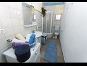 Appartements Dijana - 20m from the sea A1 Antica(4+1), A2 Diana(2+1), A3 Mirela(2+1) Prigradica - Île de Korcula  - Appartement - A1 Antica(4+1): salle de bain W-C