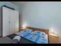 Appartements Zdrave - 500 m from sea: A1 prizemlje(4+2), A2 kat(4+2) Pinezici - Île de Krk  - Appartement - A1 prizemlje(4+2): chambre &agrave; coucher