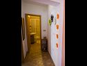 Appartements Luka A1(4), A2(4) Vrbnik - Île de Krk  - Appartement - A1(4): couloir