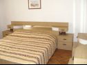 Appartements Supec - near the sea: A1(4), A2(4) Vrbnik - Île de Krk  - Appartement - A1(4): chambre &agrave; coucher