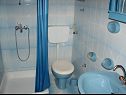 Appartements et chambres Roza - 200 m from sea : A1(5), A2(4+2), R1(2), R2(2) Baska Voda - Riviera de Makarska  - Chambre - R2(2): salle de bain W-C