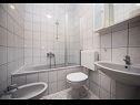 Appartements Robert - sea view : A1(4+1), A2(4+2) Brela - Riviera de Makarska  - Appartement - A2(4+2): salle de bain W-C