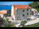 Appartements et chambres Led - near sea: SA1(2), A2(2+2), A3(2+2), R4(2), R5(2), A6(2+1), A7(2+2) Brela - Riviera de Makarska  - maison