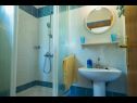 Appartements Lovre - close to the sea : A1(6), A2(4+1) prizemlje, A3(5) Brela - Riviera de Makarska  - Appartement - A3(5): salle de bain W-C