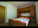 Appartements Lovre - close to the sea : A1(6), A2(4+1) prizemlje, A3(5) Brela - Riviera de Makarska  - Appartement - A3(5): chambre &agrave; coucher