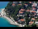 Appartements et chambres Led - near sea: SA1(2), A2(2+2), A3(2+2), R4(2), R5(2), A6(2+1), A7(2+2) Brela - Riviera de Makarska  - maison